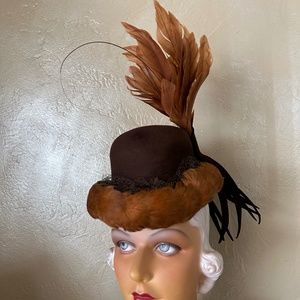 AMAZING 1940s' BROWN FELT HAT - FEATHERED BRIM + TALL FEATHERS AND FELT STRIPS